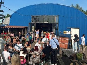 Young Makers Fest bij het Maak Ministerie. blauwe loods